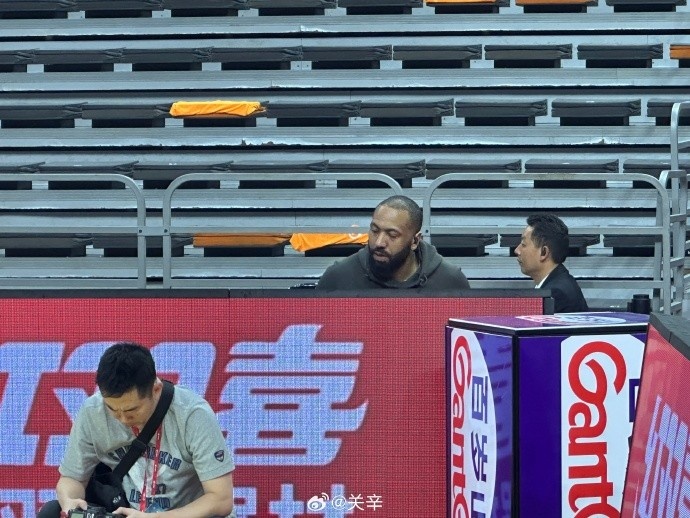 今晚不打？廣東主場迎戰(zhàn)廣廈 吉倫沃特一身便裝現(xiàn)身球館