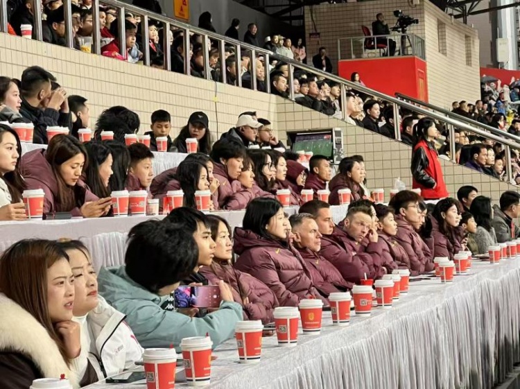 北青體育：中國女足現(xiàn)身中甲賽場，觀看重慶銅梁龍vs遼寧鐵人