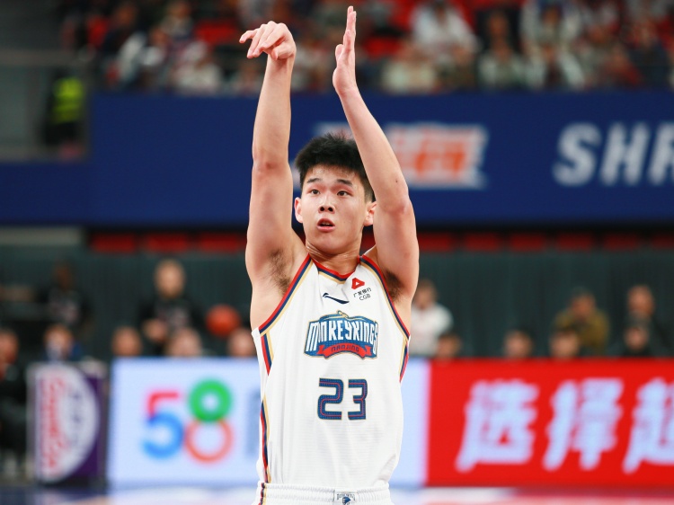 狀態(tài)可以！林葳半場8中5拿到13分1板1助