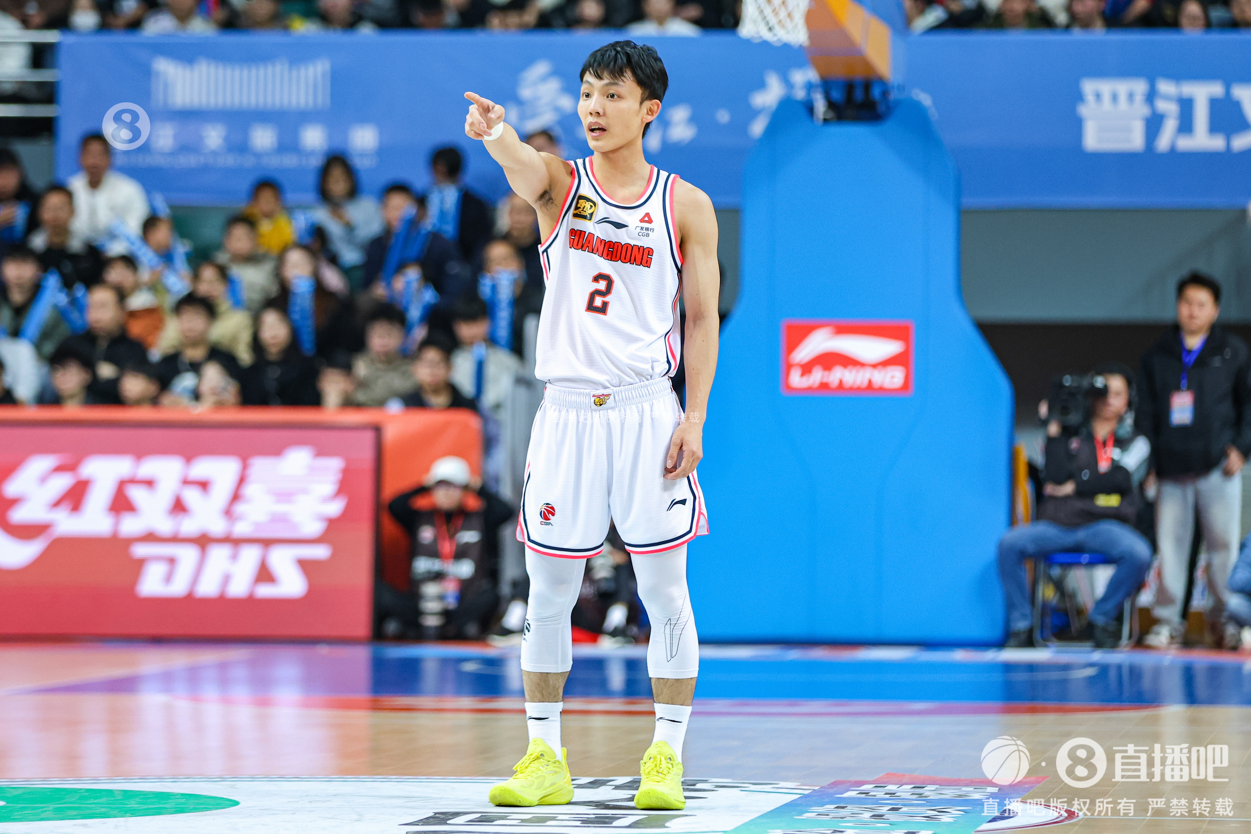 手熱！徐杰打滿首節(jié)5中4拿到10分2助 正負(fù)值+17
