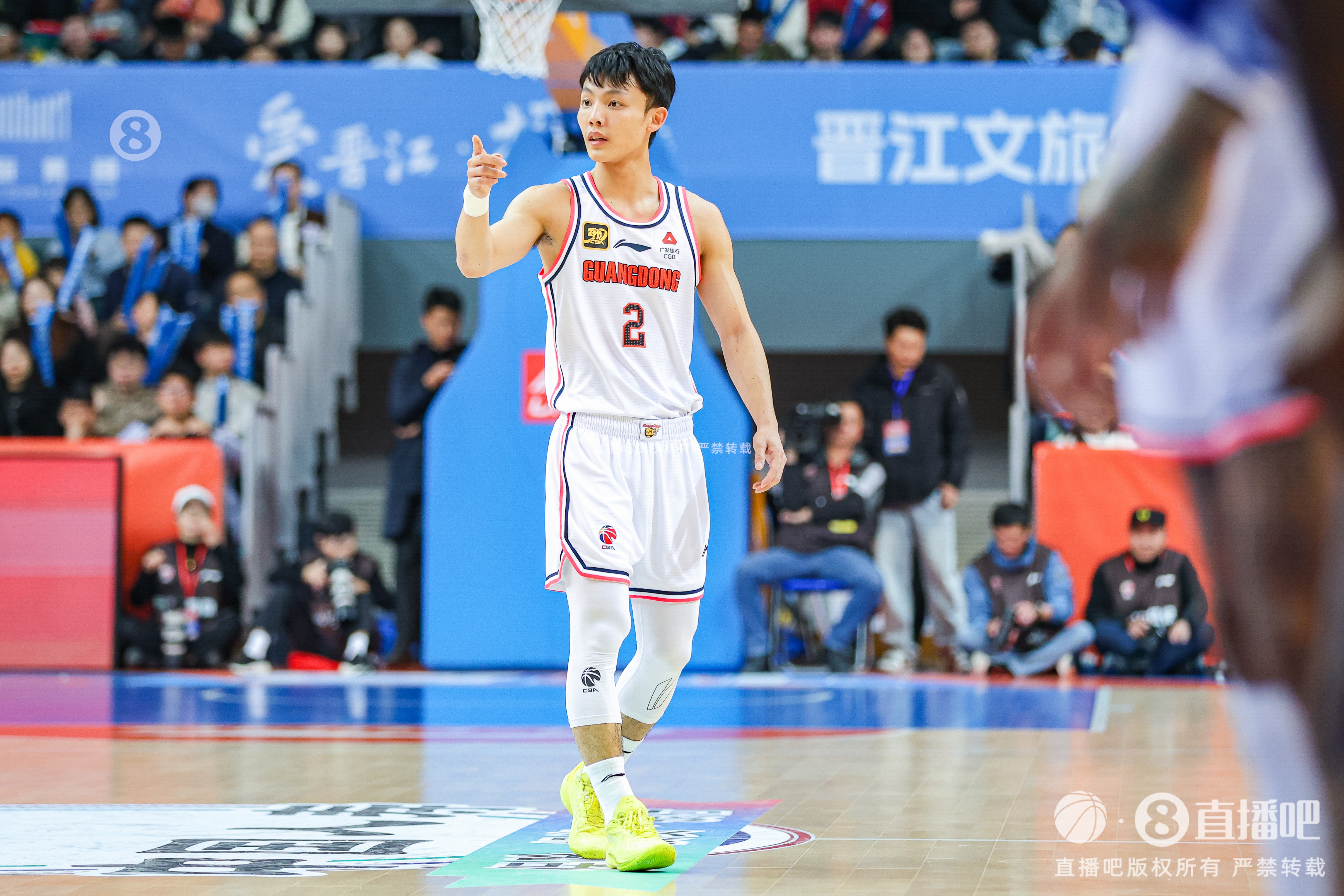 徐中鋒手感還沒開！徐杰半場12中4&三分7中2拿12分2前場板2助2斷