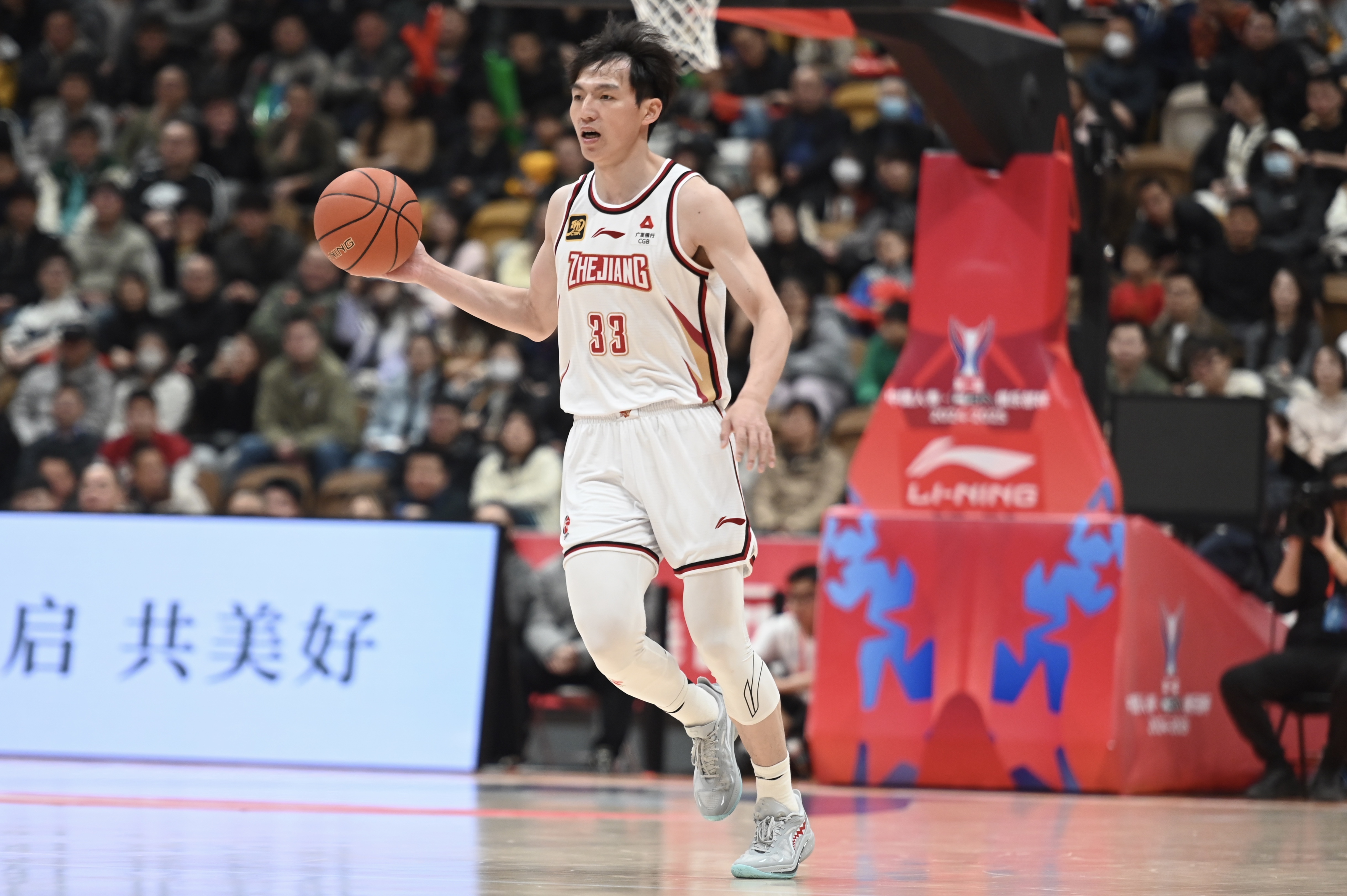 雙槍表現(xiàn)不錯(cuò)！吳前和陸文博均9中5&三分合計(jì)15中7合砍30分