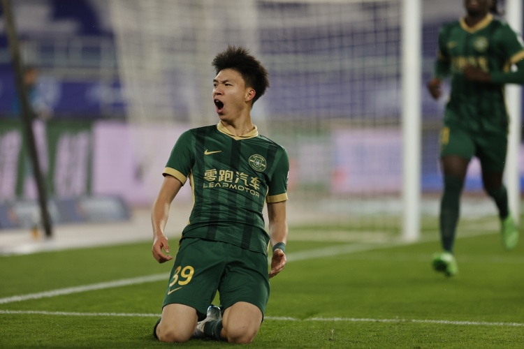 記者：王鈺棟李新翔證明年輕球員能踢好中超，關(guān)鍵在教練敢不敢用